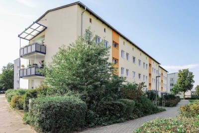 Willkommen Zuhause: schöne 3-Zimmer-Wohnung für die kleine Familie mit Loggia // 1.OG links