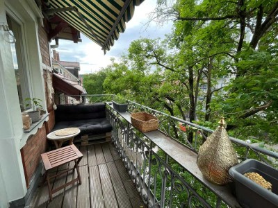 Wunderschöne Dachgeschosswohnung mit 5 Zimmern sowie Balkon und Einbauküche in Tübingen