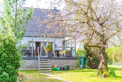 Ankommen und aufatmen – großzügige Doppelhaushälfte mit Wellness & Garten