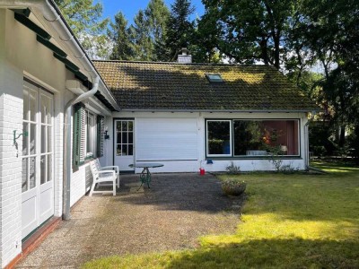 Charmantes Einfamilienhaus, Zufahrt, Garage, großer Garten