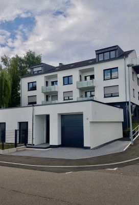 Großzügige 4-Zimmer Wohnung mit 3 Meter hohen Decken in Leonberg-Haldengebiet !