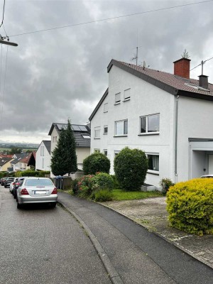 Wohnung mit drei Zimmern sowie Balkon und Einbauküche in Leinfelden-Echterdingen, Stetten