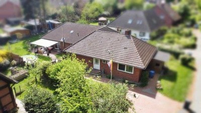 immo-schramm.de: Großzügiger Walmdach-Winkelbungalow