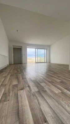 2-Zimmer-Dachgeschosswohnung mit Balkon und Aufzug