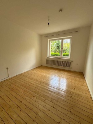 Schöne sanierte 2 -Zimmer - Küche - Bad mit Loggia
