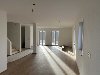 Erstbezug mit Garten: Exklusive 4-Zimmer-EG/OG-Wohnung mit gehobener Innenausstattung in Wolfersdorf