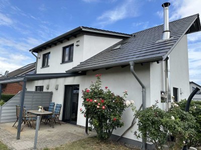Ostsee strandnah -  sehr modernes Ferienhaus mit 2 Wohnungen