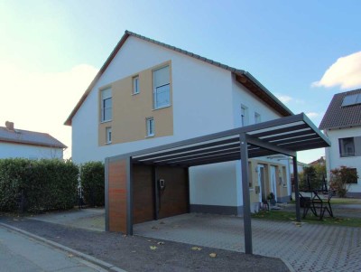 Wohnen mit Wohlfühlgarantie: Doppelhaushälfte in ausgezeichnetem Zustand