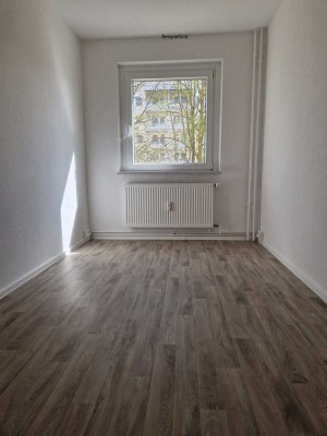 Familienfreundliche 4 - Raumwohnung frisch renoviert bezugsfertig ab 01.26 , Am Sportpark 18!