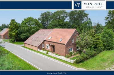 Sanierungsbedürftiges Landhaus mit Scheune auf großem Grundstück
