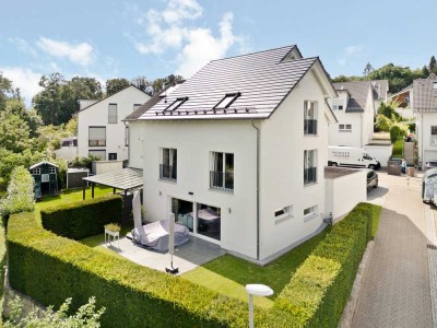 Stilvolle Doppelhaushälfte in Panoramalage von Baden-Baden – modern, energieeffizient und großzügig
