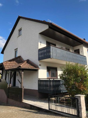 Wunderschöne, helle 2 Zimmer DG-Wohnung in zentraler und ruhiger Lage