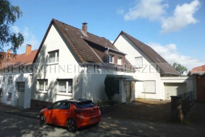 Unterkellertes Zweifamilienhaus mit Nebengebäude und Garage in Blomberg zu verkaufen!