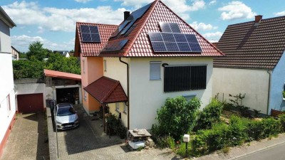 Niedrigenergie-Einfamilienhaus mit viel Platz für Familie in Römerberg wartet auf Ihren Feinschliff!