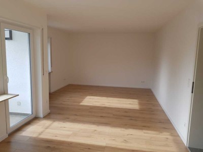 Attraktive und sanierte 3-Raum-Wohnung mit geh. Innenausstattung mit Balkon und EBK in Barbelroth