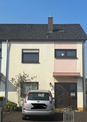 Schönes Reihenendhaus mit Garage in ruhiger Wohngegend von Dillingen-Diefflen