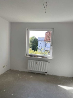 Geschmackvolle, vollst. renovierte 4-Raum-Wohnung mit geh. Innenausstattung mit Balkon