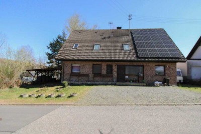 Für Tatkräftige: Gestaltbares EFH mit eingezäuntem Garten und Carport