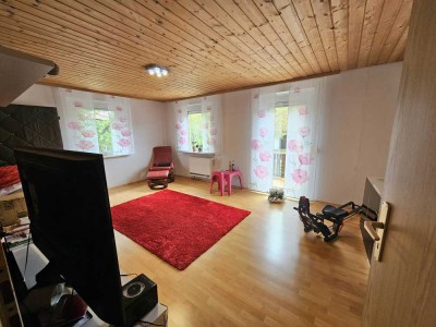 Achtung Großfamilien! Schöne 4,5 Zimmer Maisonetten-WHG mit Garage/Balkon!!