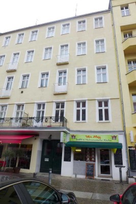 Hochwertig kernsanierte, möblierte 1 Zimmer Wohnung im Stuckaltbau