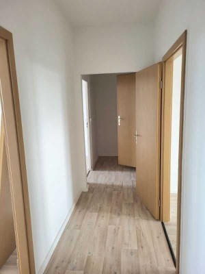 Familienwohnung... 3 -Raumwohnung mit Balkon + Kautionsfrei!