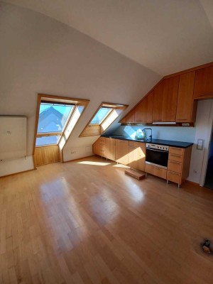 Ansprechende 2,5-Zimmer-Dachgeschosswohnung mit EBK in Lünen