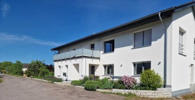 Modernes Einfamilienhaus mit weitläufigem Grundstück und Hallenflächen/Gewächshäusern zu verkaufen