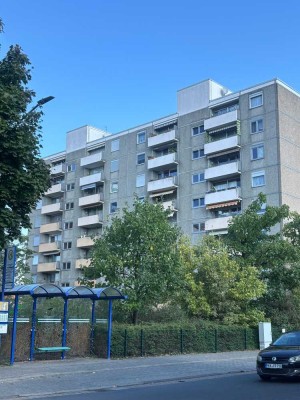 Top-Geräumige, renovierte 4 Zimmerwohnung mit Balkon