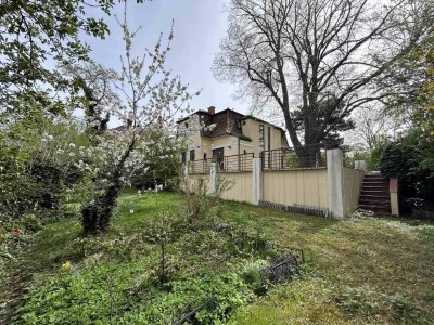 Einfamilien-Villa mit traumhaftem Naturgarten in begehrter Perchtoldsdorfer Lage!