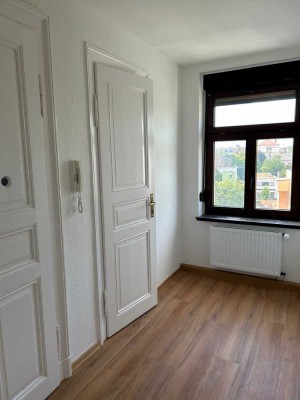Attraktive, renovierte Dachgeschosswohnung - Bezugsfertig ab 01.10.2025