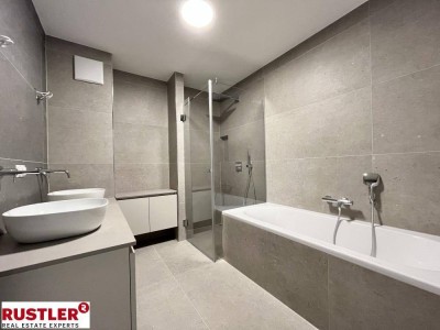 Helle Top ausgestattete Wohnung mit großem Balkon!