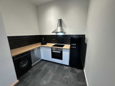 Erstbezug nach Sanierung mit EBK: Geschmackvolle 2-Raum-DG-Wohnung