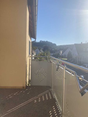 Sonnige und helle 3-Zimmer-Wohnung in gepflegtem Dreifamilienhaus