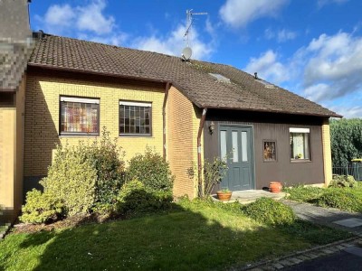 Reihenendhaus mit versetzten Ebenen in ruhiger Lage von Issum-Sevelen