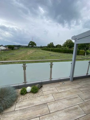 Sanierte ruhige 2-Zimmer Souterrain Wohnung mit Terrasse und EBK in bester Lage