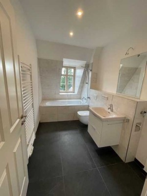 2-Zi.-DG mit Balkon zur Nachmiete mit EBK und Stellplatz