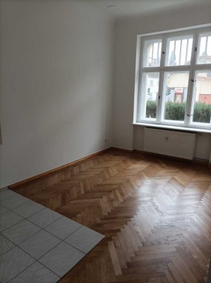 Helle kleine 2-Raum-Wohnung im Gründerzeithaus zu vermieten!