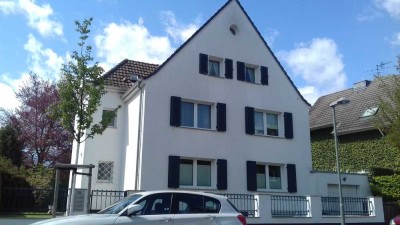 Sonnige Dachgeschoss-Wohnung mit Treppe zum ausgebautem Spitzboden