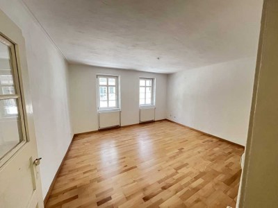 Exklusive 2-Zimmer-Erdgeschosswohnung mit Terrasse und Einbauküche in der Altstadt von Esslingen