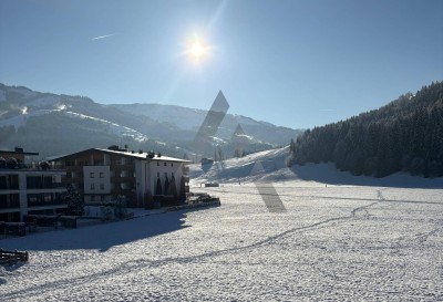 Neuwertig, hell und hochwertig möblierte Wohnung mit schönem Bergblick