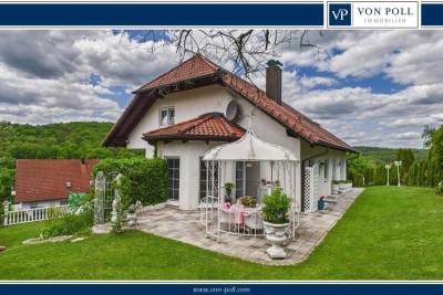 Charmantes Ein-/ Zwei-/ Dreifamilienhaus mit zauberhaftem Garten und herrlichem Weitblick