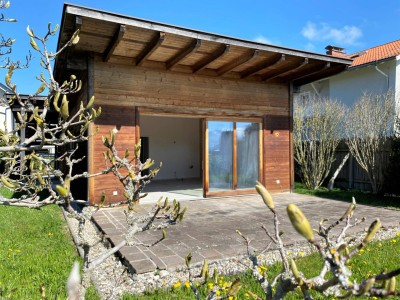 Sonniger Bungalow mit Garten und Carport in Mondsee