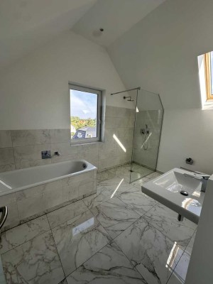 Erstbzg nach San.!Top Energiewert,gesp.Wände,gr.Westterrasse,Fussbodenhzg,Parkett,2.WC,hohe Decken!