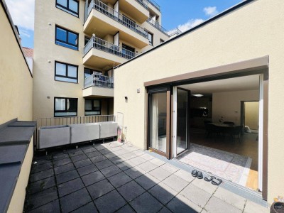 Absolute Ruhetag - voll möblierter Terrassentraumm Innenhof - Nähe Donauzentrum und den U1 Stationen Kagran &amp; Kagraner Platz