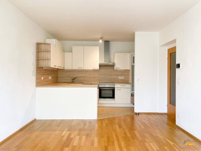 Wunderschöne 3-Zimmer Wohnung mit eigenem Parkplatz direkt vor der Türe