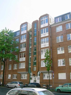 Sanierte Dachgeschosswohnung mit Balkon und einem Tiefgaragenstellplatz