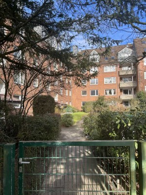 4,5-Zimmer-Maisonette-Wohnung mit Tiefgarage und EBK  in Hamburg Schnelsen