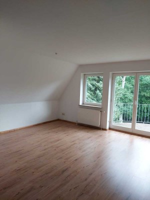 2-Zimmer-Dachgeschosswohnung mit Waldblick in Reinbek - Nachmieter:innen gesucht