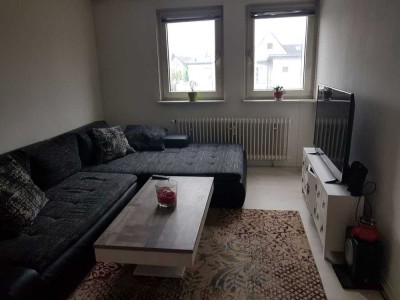 Helle 2-Zimmer Wohnung, gute Verkehrsanbindung und Einkaufsmöglichkeiten