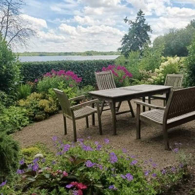 Naturidyll am Schaalsee: möbliertes Wohnen mit Terasse & Seeblick